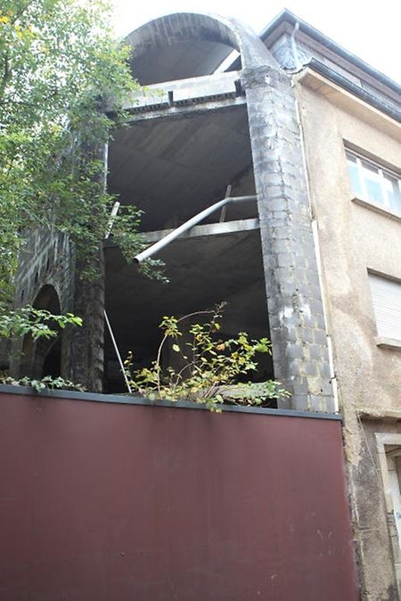 Seit Jahren sind die Gebäude dem Verfall preisgegeben.