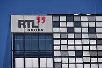 ARCHIV - 13.06.2021, Luxemburg: Das Logo der RTL Group am neuen Verwaltungsgebäude. (zu dpa "RTL will in den Niederlanden mit de Mols Medienkonzern fusionieren") Foto: Horst Galuschka/dpa +++ dpa-Bildfunk +++