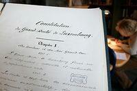 Die große Verfassungsreform war 2019 am Veto der CSV gescheitert. Nun wird das geltende Grundgesetz in vier Etappen modernisiert. 