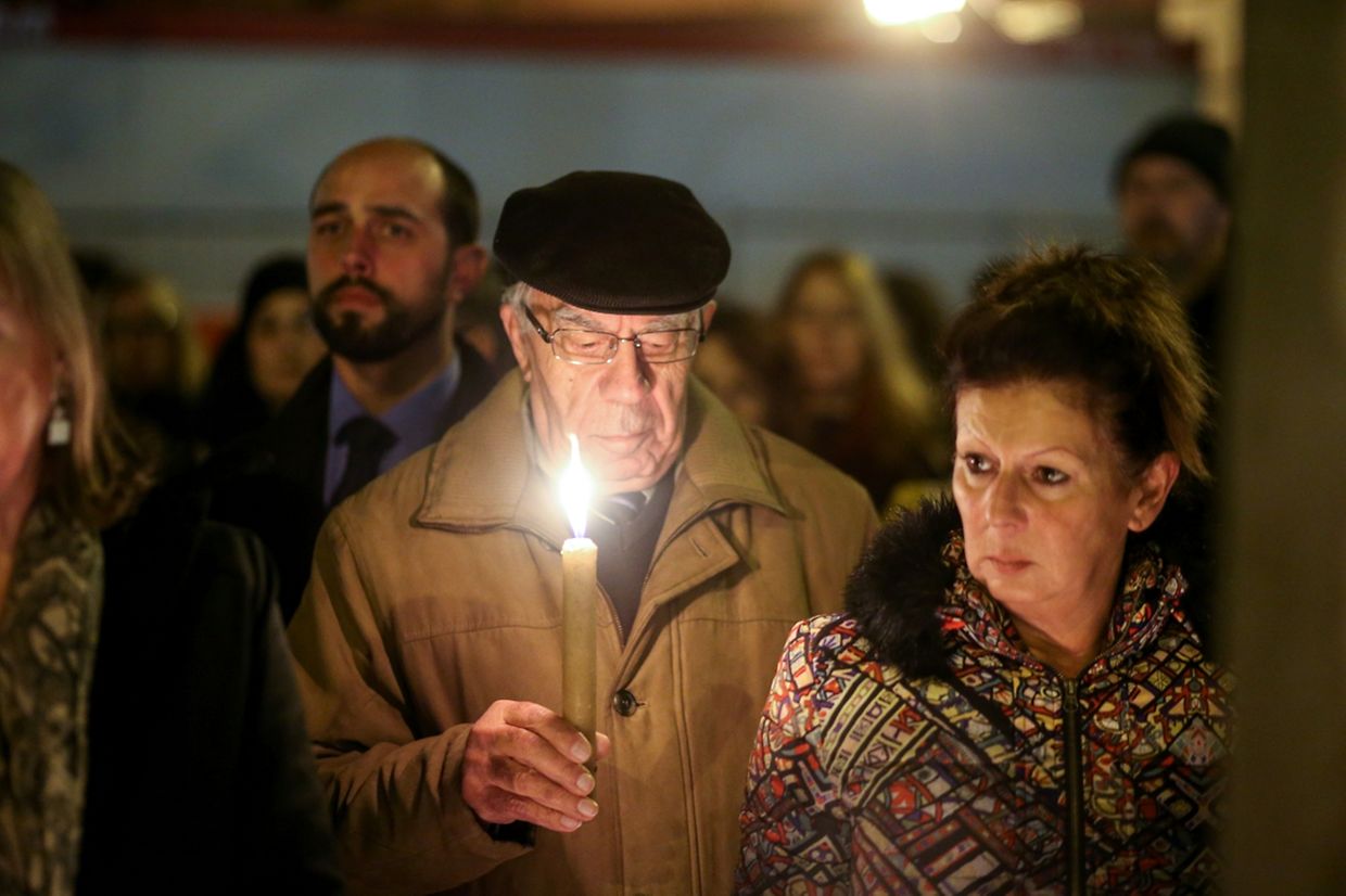 Gedenken an die Opfer der Attentate von Paris auf der Place de Paris in Luxemburg (15. November 2015).