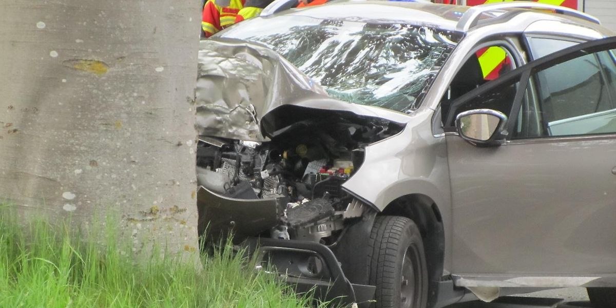 Les secours n'ont rien pu faire. Le choc a été d'une telle ampleur que le conducteur est encore mort sur les lieux de l'accident.