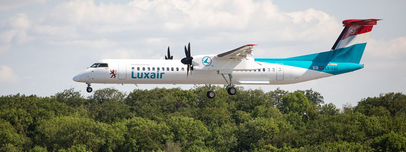 Eine Propellermaschine der Luxair bei einem der zahlreichen "Touch & Go"-Manöver am LuxAirport.