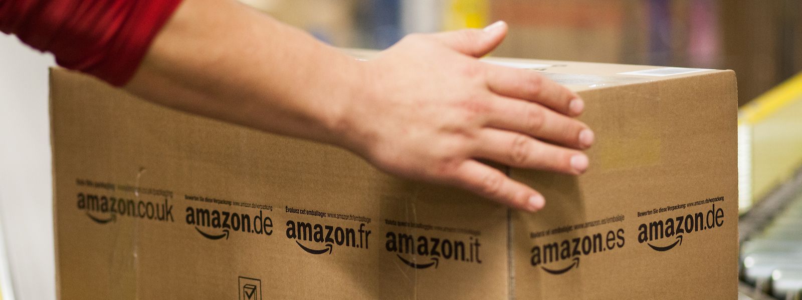 In den Logistikzentren von Amazon werden vor allem die Bestände medizinischer Waren aufgestockt.