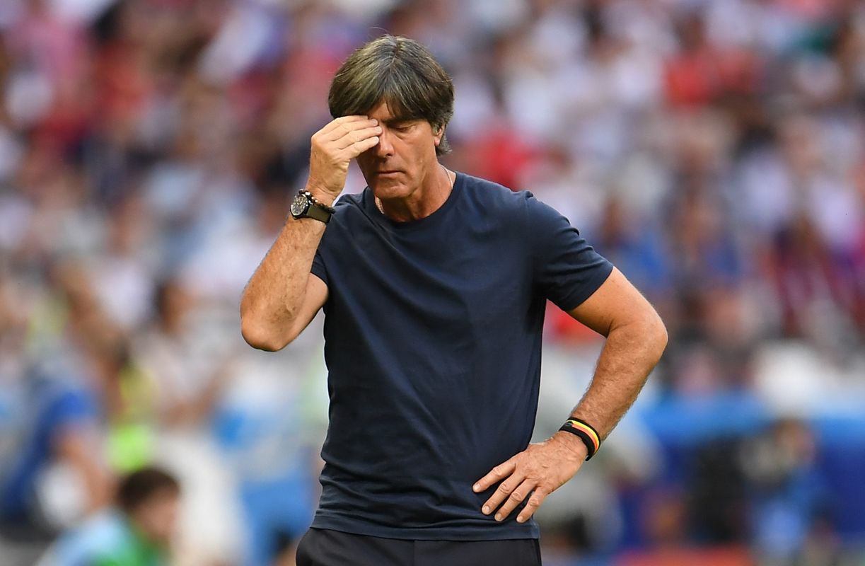 Er kann es nicht fassen: Für Deutschlands Bundestrainer Joachim Löw lief die WM alles andere als nach Plan.