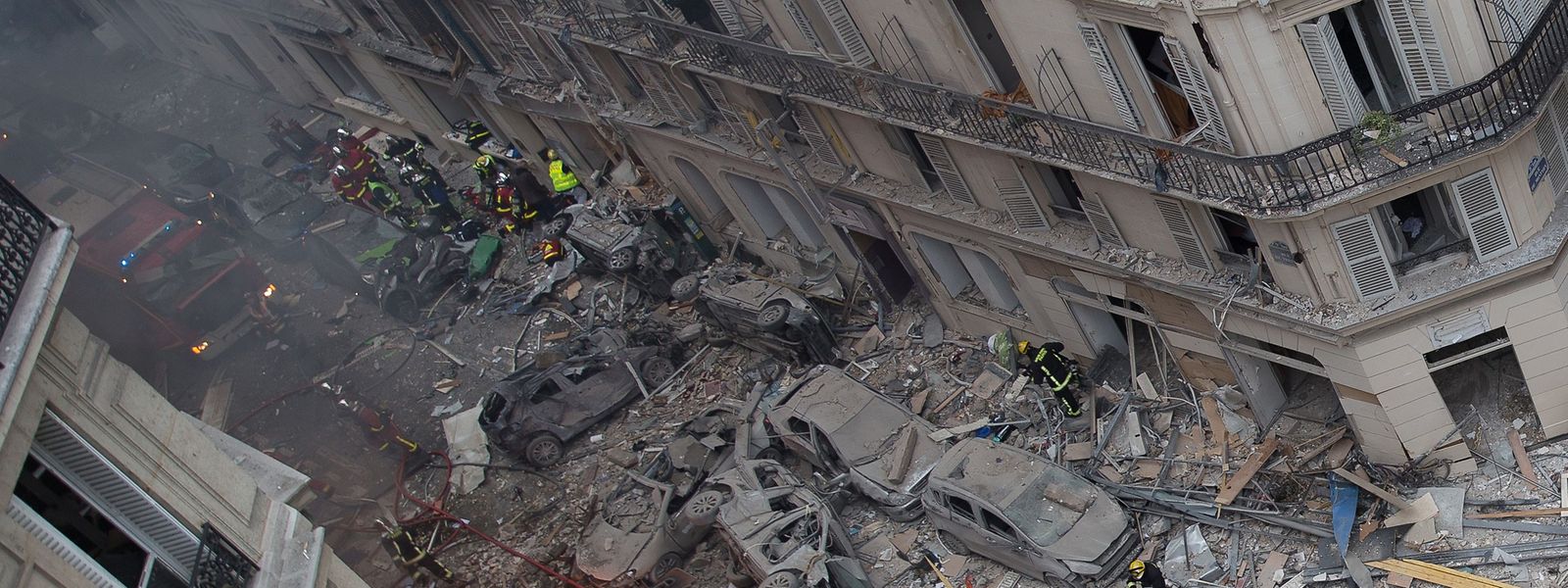 O corpo de uma mulher foi encontrado nos escombros, elevando para quatro o número de vítimas mortais.