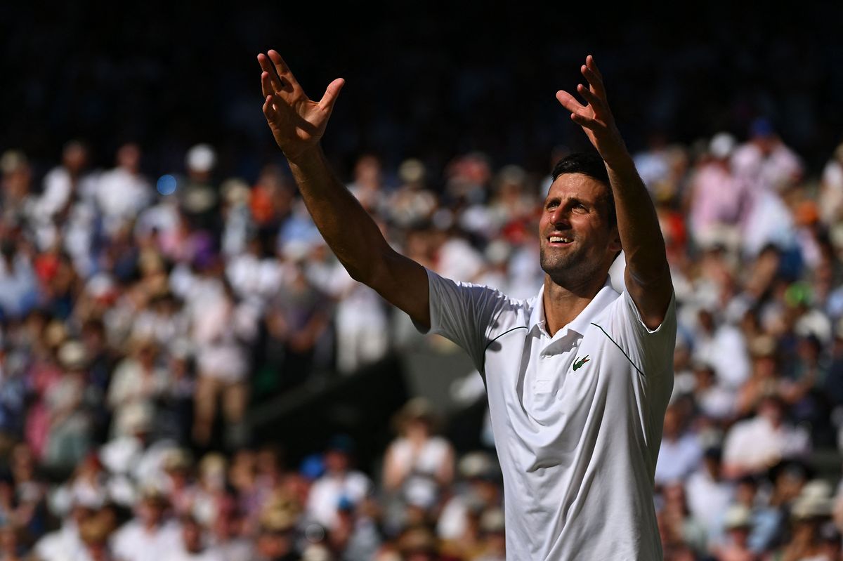 Novak Djokovic freut sich über den Erfolg.