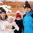 Britain's Prince William and his wife Catherine, Duchess of Cambridge, pose with their children Princess Charlotte and Prince George (2nd R), during their skiing break in the French Alps, in this pool photograph dated March 3, 2016, and released in London March 7, 2016.   REUTERS/John Stillwell/pool  TPX IMAGES OF THE DAY NO COMMERCIAL OR BOOK SALES. NO SALES. FOR EDITORIAL USE ONLY. NOT FOR SALE FOR MARKETING OR ADVERTISING CAMPAIGNS.  