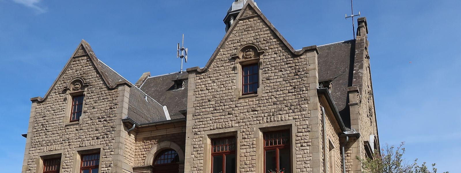 Ein Großteil der Verwaltung dürfte nach einer Fusion wohl im Ettelbrücker Gemeindehaus untergebracht werden. Doch auch in Erpeldingen und Schieren sollen Außenstellen Bürgernähe garantieren.