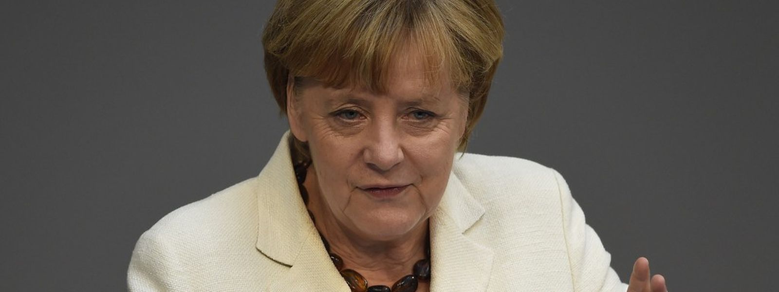 Angela Merkel setzt sich dafür ein, dass die angekündigten Sanktionen gegen Russland schnellstmöglich umgesetzt werden.