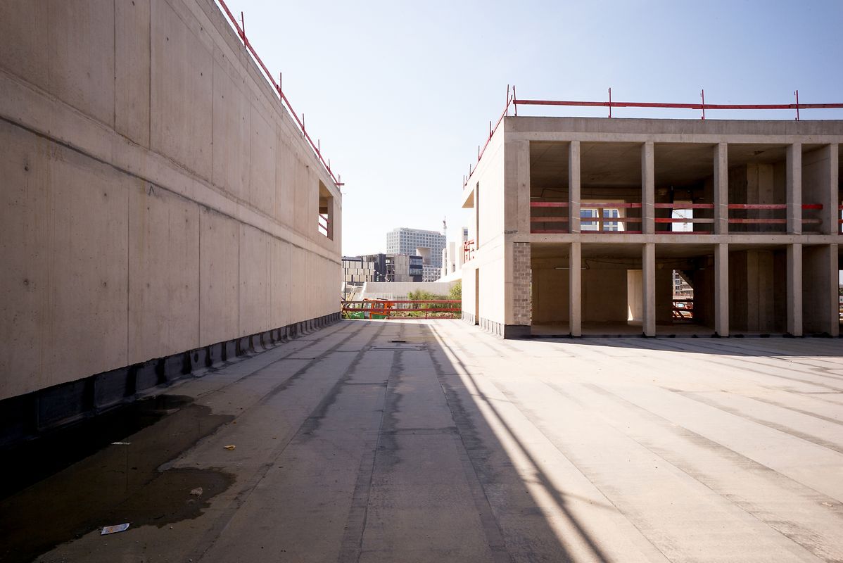 Freie Sicht auf die Nachbarn: Das Rettungszentrum befindet sich  neben dem Lycée Vauban. Dahinter entstehen unter anderem ein Einkaufszentrum und der neue Deloitte-Firmensitz. 