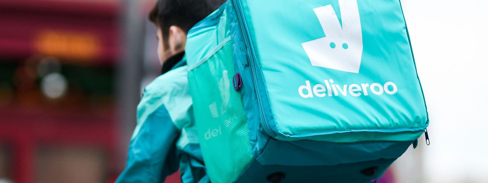 Menschen, die für digitale Plattformen arbeiten, haben nur in den seltensten Fällen geregelte Beschäftigungsverhältnisse und fixe Löhne. Die meisten können von ihrem Job nicht leben.