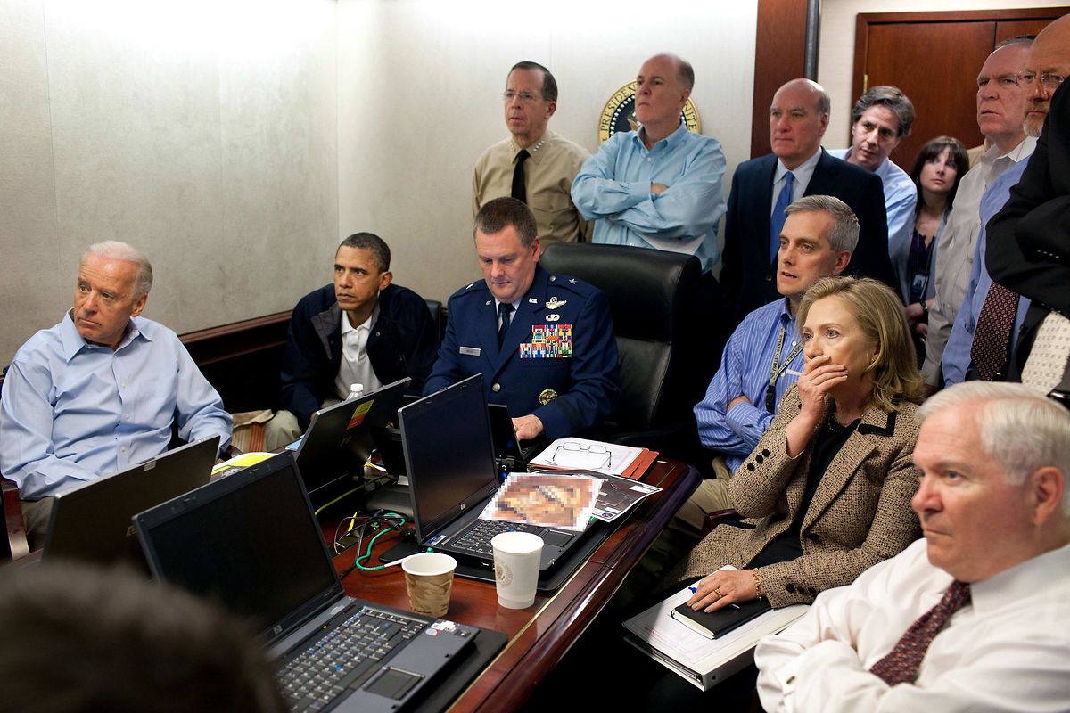 Barack Obama und führende Mitarbeiter der US-Regierung verfolgen den Einsatz gegen Osama bin Laden am 1. Mai 2011.