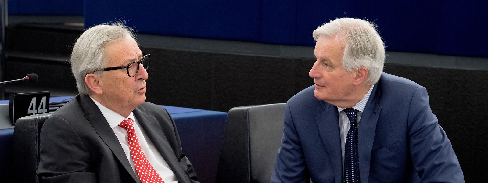  Jean-Claude Juncker im Gespräch mit Michel Barnier, Chefunterhändler der Europäischen Union für den Brexit.