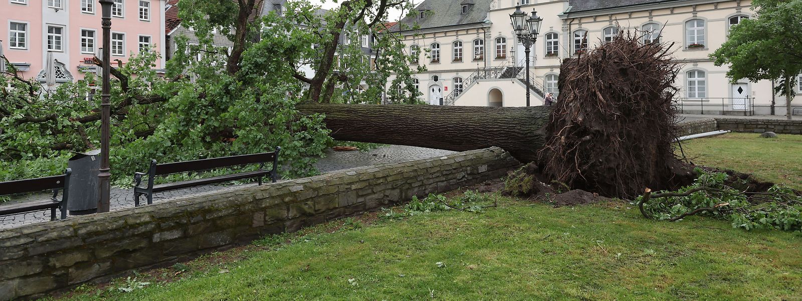 Schäden nach einem Tornado in Lippstadt in Nordrhein-Westfalen.  