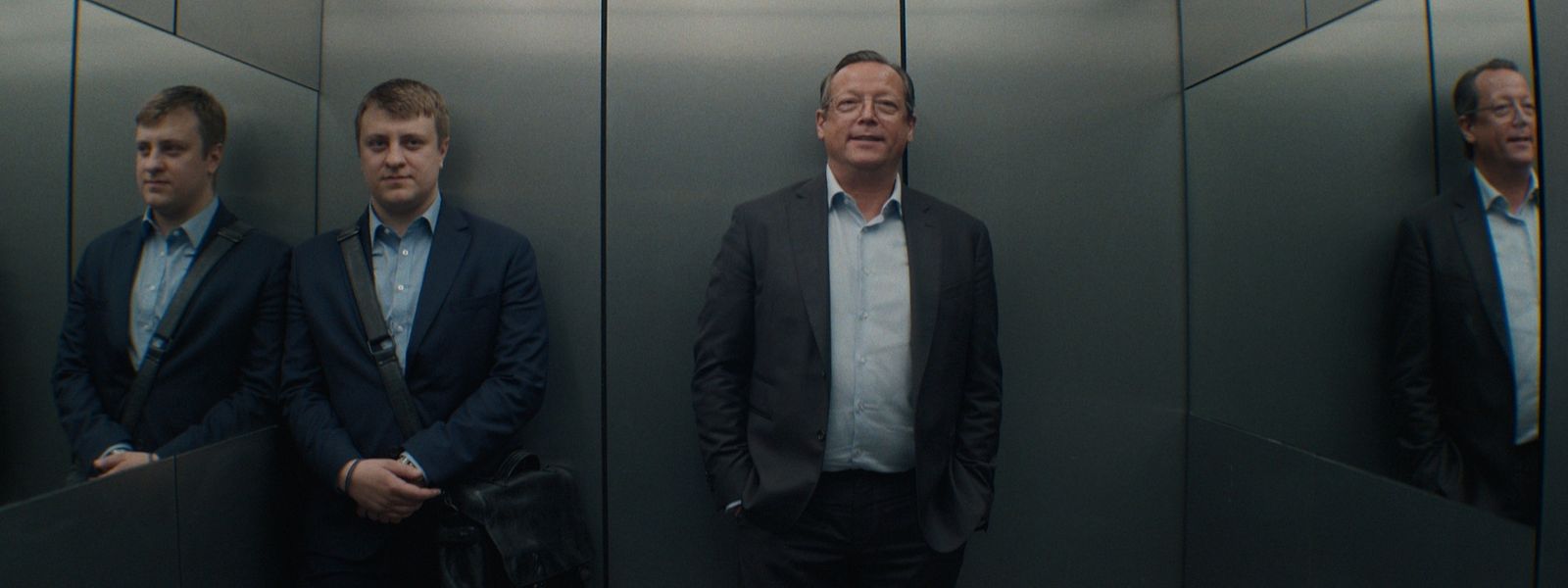 Les relations entre Felix Armand (à gauche) et son chef Magnus Cramer (à droite) sont visiblement tendues et se détériorent encore plus au fil de la série.
