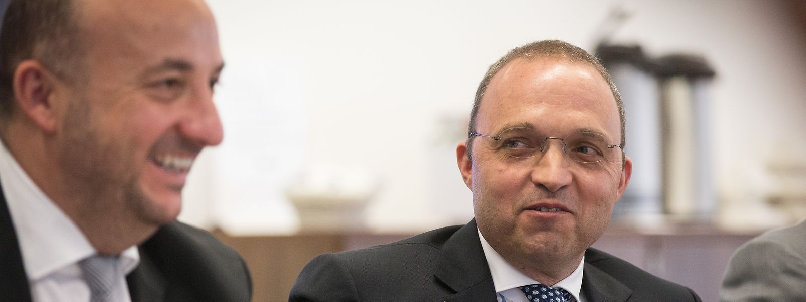 Der damalige Wirtschaftsminister Etienne Schneider (l.) mit Kyriakos Filippou, dem Direktor von Fage International, im Juli 2016 bei der Vorstellung des Fage-Projekts.