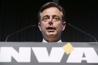 Antwerp Mayor Bart De Wever delivers a speech at a congress of the Antwerp branch of Flemish nationalist party N-VA, in preparation of the October local elections on May 6, 2018 in Antwerp.  / AFP PHOTO / BELGA AND Belga / NICOLAS MAETERLINCK / Belgium OUT