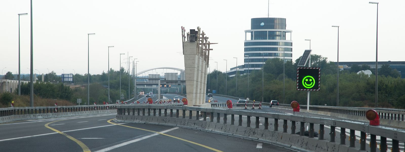 Noch bis Mitte September werden die Autofahrer auf der verengten Fahrbahn umgeleitet.