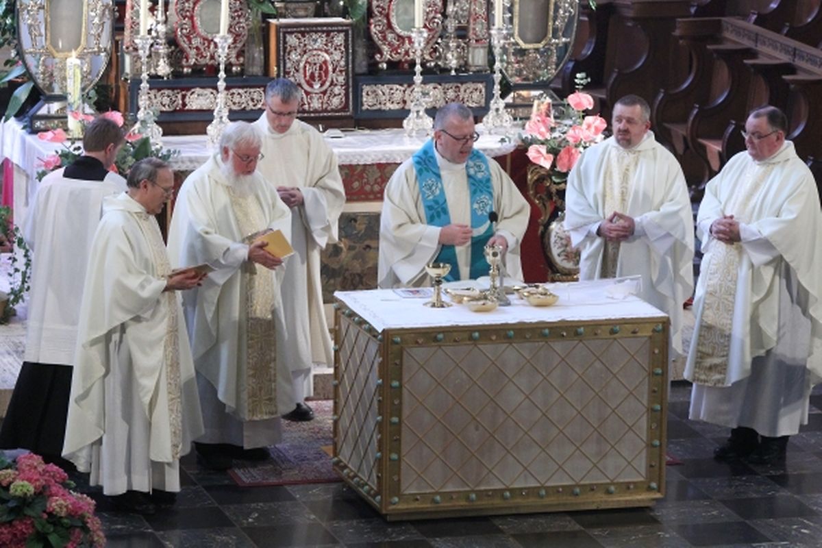 Messe für Dekanate Bitburg, „St.-Willibrord Westeifel" und „Schweich-Welschbillig", sowie das Dekanat „Sankt Vith" (B).