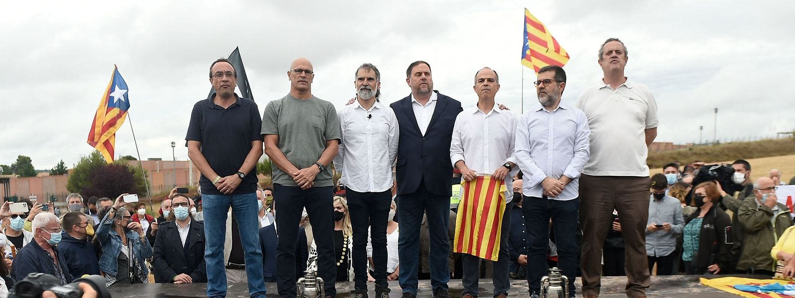 Die katalanischen Separatisten Josep Rull, Raul Romeva, Jordi Cuixart, Oriol Junqueras, Jordi Turull, Jordi Sànchez und Joaquim Forn werden nach ihrer Entlassung gefeiert.