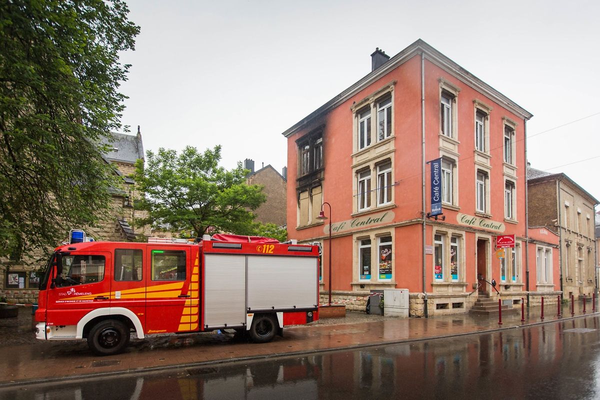 Wohnungsbrand Grand - Rue, in Rümelingen, Cafe Central, Foto Lex Kleren
