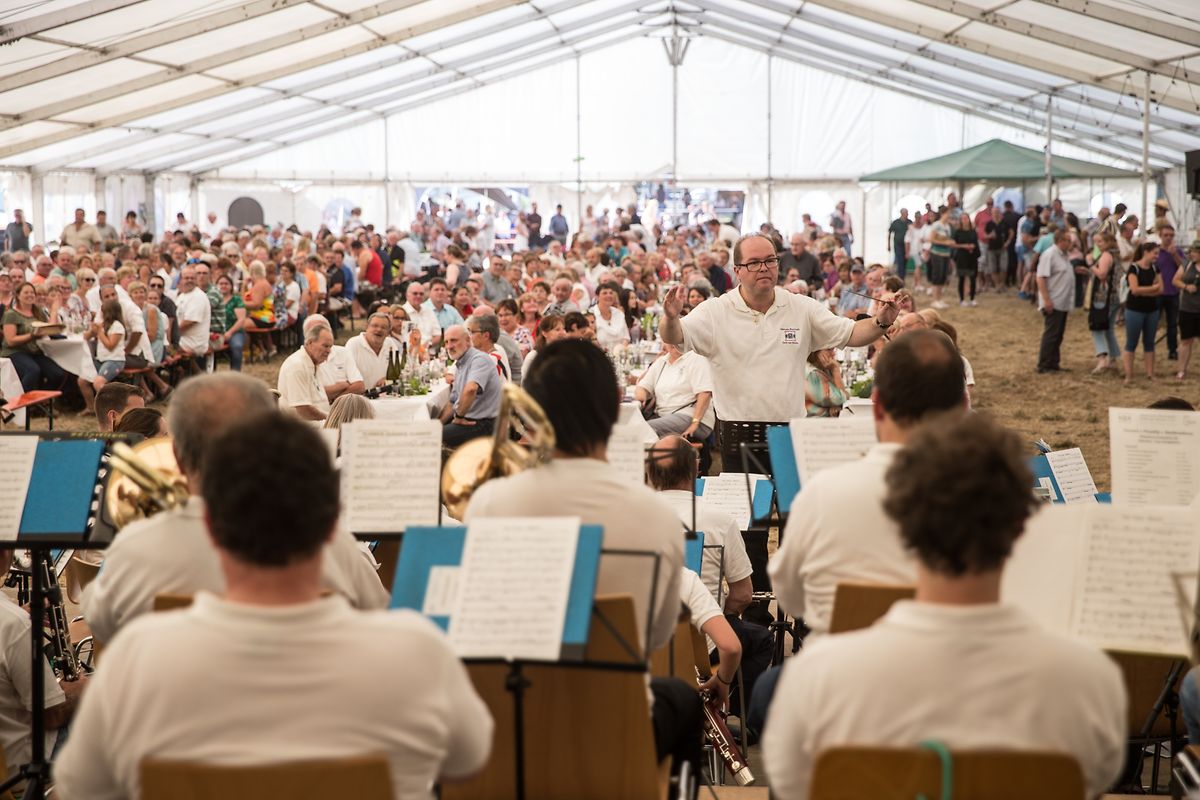 Nicht jeder hat schon mal das Weinfest in Stadtbredimus bei Tageslicht gesehen. Am Sonntagnachmittag war aber auch einiges hier los. 