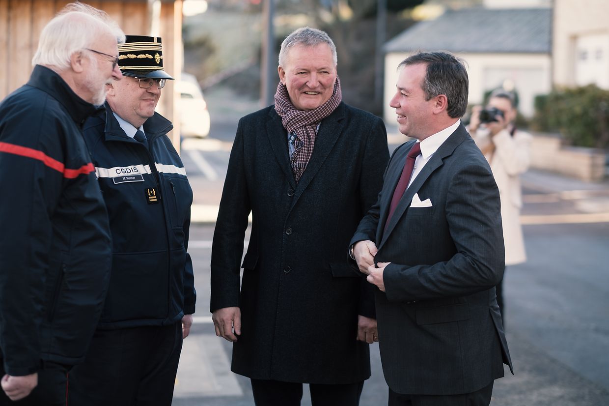Visite de S.A.R. le Grand-Duc Héritier Guillaume au Pompjeesmusée an der Géitz  Patrick Juncker (Präsident Musee), Marc Mamer (Präsident FNSP), Fränk Arndt (Bourgmestre Commune de Wiltz)07.02.2023Wiltz, Rue GeetzPhoto: Commune de Wiltz / Ben Majerus