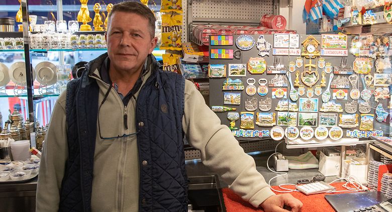 Daniel Capodimonte führt den Kiosk nahe der Gëlle Fra, der einst erste Anlaufstelle für die Reisenden aus den Touristen-Bussen aus aller Welt war.