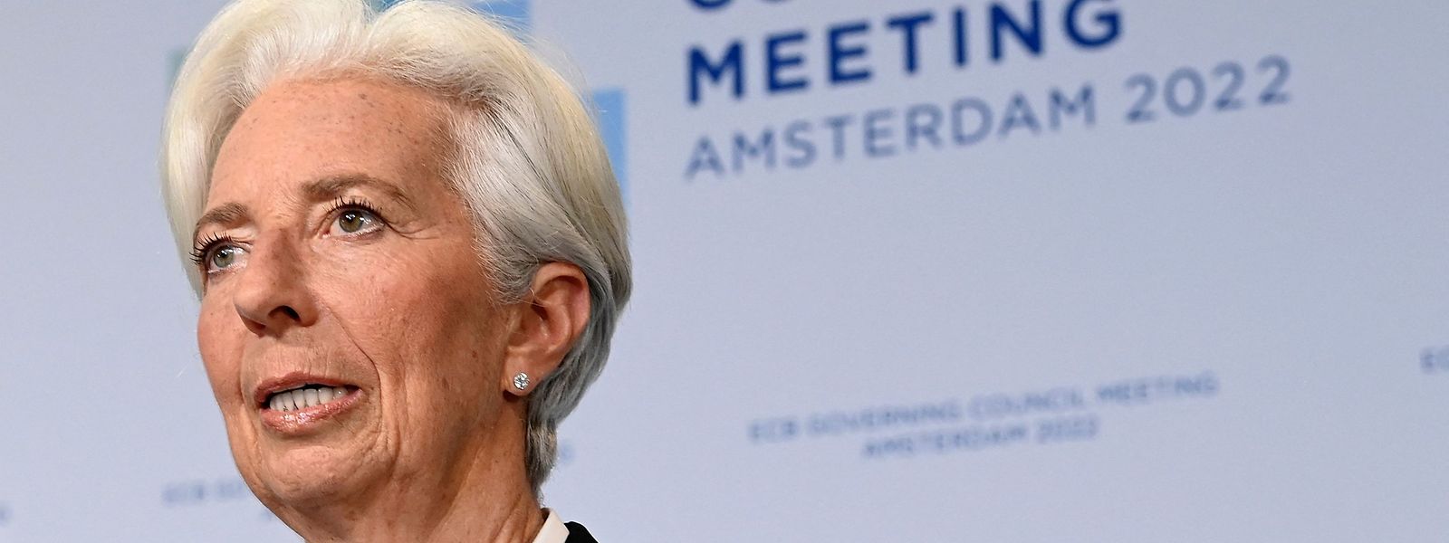 La présidente de la BCE Christine Lagarde a prévenu que les effets d'une augmentation des taux directeurs se verraient dans la durée et non dans l'immédiat. 