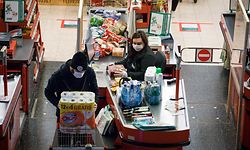 Coronavirus - Schutzmaßnahmen für supermarkt Mitarbeiter - Cactus - Belle-étoile  - COVID-19 - Foto: Pierre Matgé/Luxemburger Wort