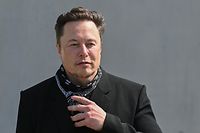 Brandenburg, Grünheide: Elon Musk, Tesla-Chef, steht bei einem Pressetermin auf dem Gelände der Tesla Gigafactory. 