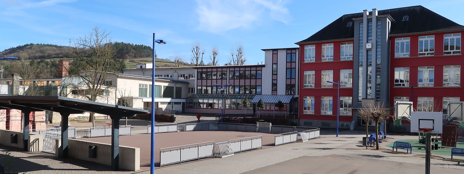 Rund um den Schulhof der Grundschule werden in den kommenden Jahren wohl rege Bautätigkeiten herrschen.