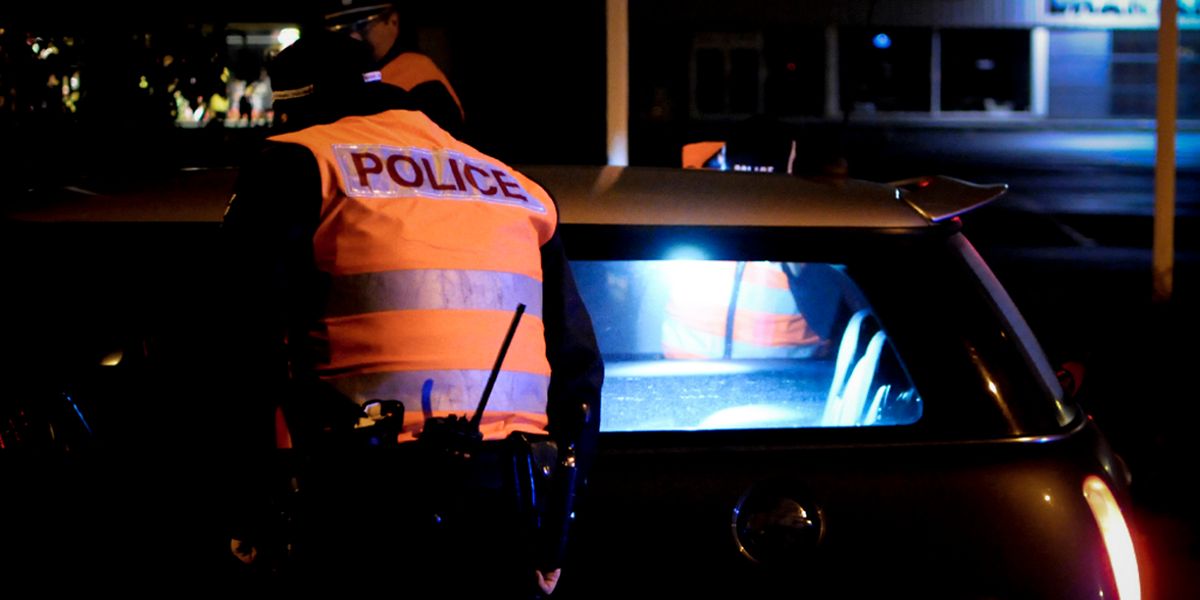 Der betrunkene Mann war am Lenkrad eingeschlafen.