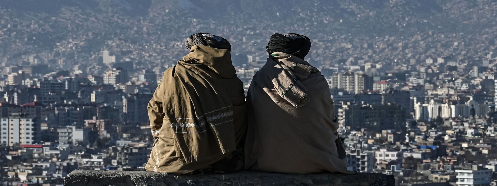 Membros do regime taliban de vigia em Cabul. 