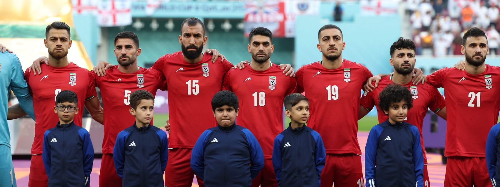 Stiller Protest: Die gesamte iranische Nationalmannschaft hatte am Montag vor dem 2:6 im WM-Auftaktspiel gegen England die Nationalhymne nicht mitgesungen. In den sozialen Medien wurde diese Geste als Solidarität mit den seit über zwei Monaten anhaltenden systemkritischen Protesten im Land gewertet.