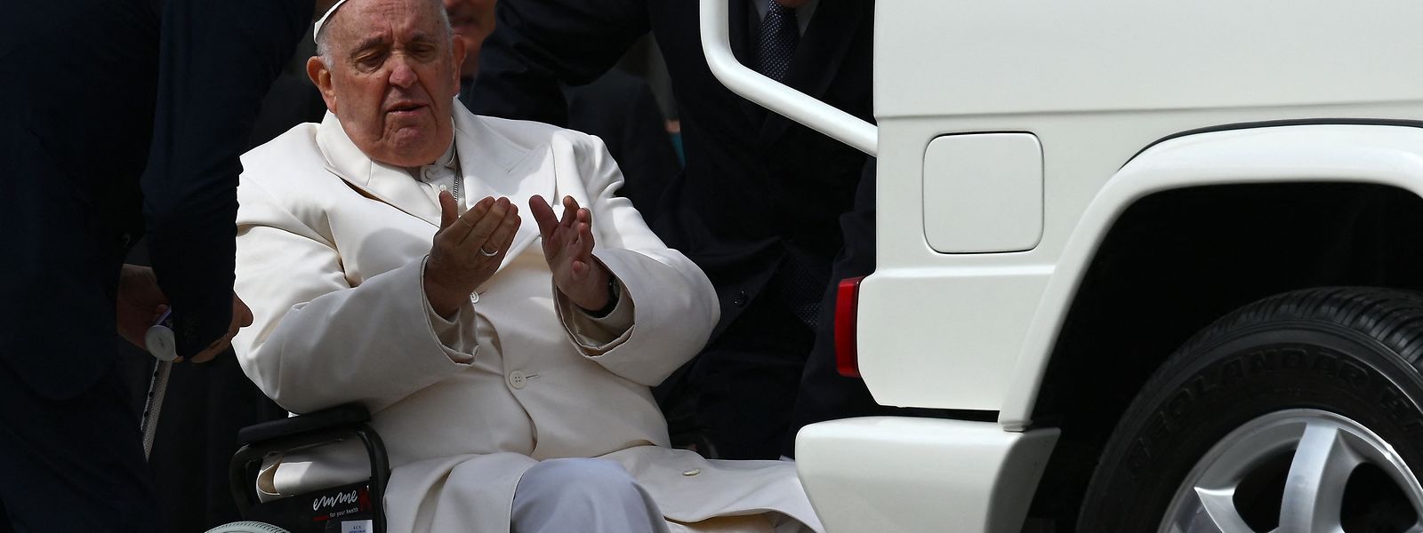 Papst Franziskus am Mittwoch nach einer Audienz. Er wird das Krankenhaus wohl nach einigen Tagen verlassen können.