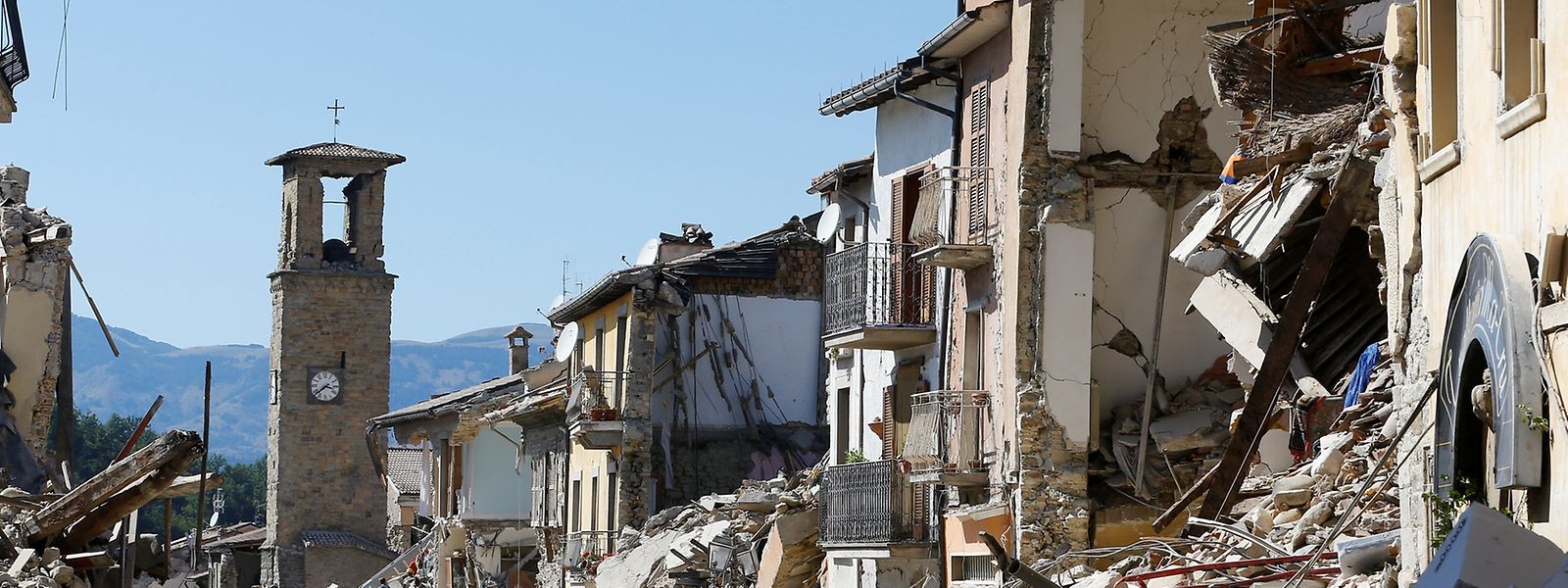 Nach Erdbeben: Italienische Stadt verklagt "Charlie Hebdo"