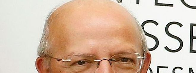 Santos Silva recebeu queixas sobre o funcionamento dos serviços consulares de Bruxelas