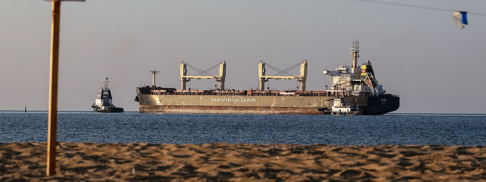 O navio graneleiro M/V Rojen, com toneladas de milho, deixou o porto ucraniano de Chornomorsk em direção a Teesport, no Reino Unido, esta sexta-feira