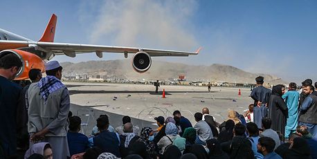 Chaotische Szenen am Flughafen Kabul - Vimarsana News