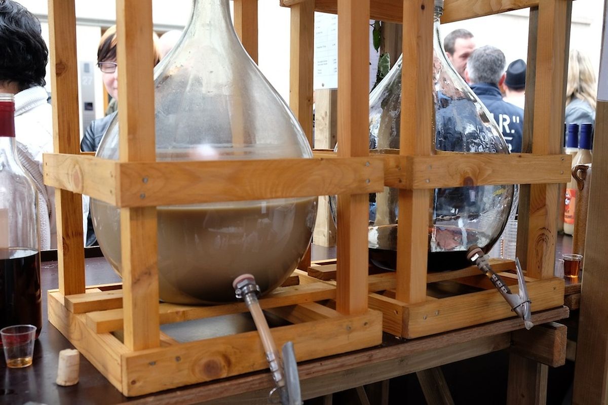 Für die besonderen Genießer gab es Nüsse in flüssiger Form wie Nussbranntwein, Nusslikör, Nusscrème oder gar Nussporto, dies alles in verschiedenen Volumenprozenten.