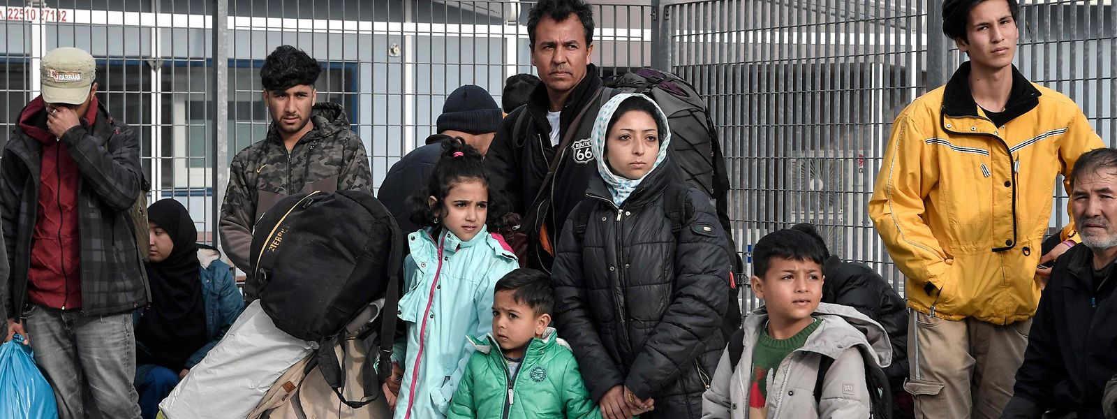 A Mytilène, principale ville de Lesbos. Dans le camp de Moria, sur l'île grecque de la mer Égée, des réfugiés attendent de prendre un ferry direction Athènes.