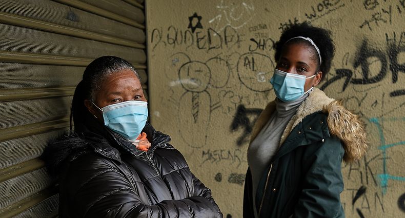 Cristina e Susana são duas das mais de 160 famílias que recebem apoio alimentar da Associação Noor Fatima, em Alfornelos.