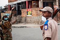 TOPSHOT - A mixed patrol of South African National Defence Force (SANDF) and Gauteng Traffic Police set up a roadblock in Alexandra, Johannesburg, on March 31, 2020. - South Africa came under a nationwide lockdown on March 27, 2020, joining other African countries imposing strict curfews and shutdowns in an attempt to halt the spread of the COVID-19 coronavirus across the continent. (Photo by Michele Spatari / AFP)