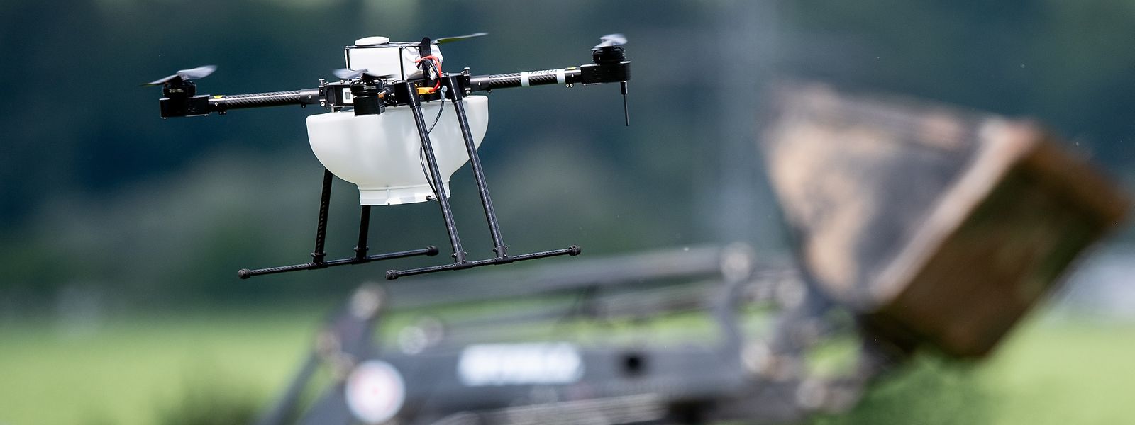 Der Einsatz von technischen Hilfsmitteln wie ferngesteuerte Drohnen zur Analyse oder Überwachung ist nur ein Mittel, wie ein Unternehmen die Arbeit digitalisieren kann.