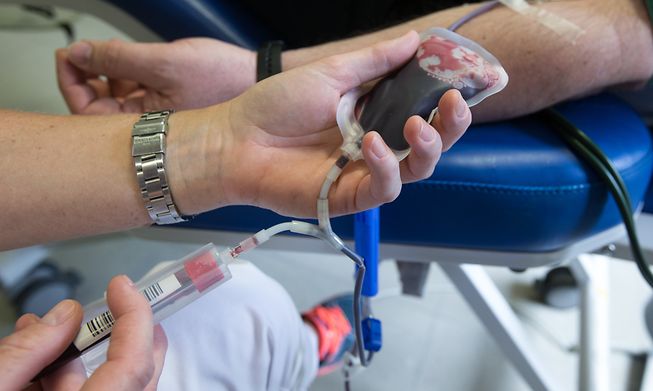Just under 14,000 people donated blood in Luxembourg in 2021, but the average age of donors was 43 years. The Red Cross hopes to encourage younger donors