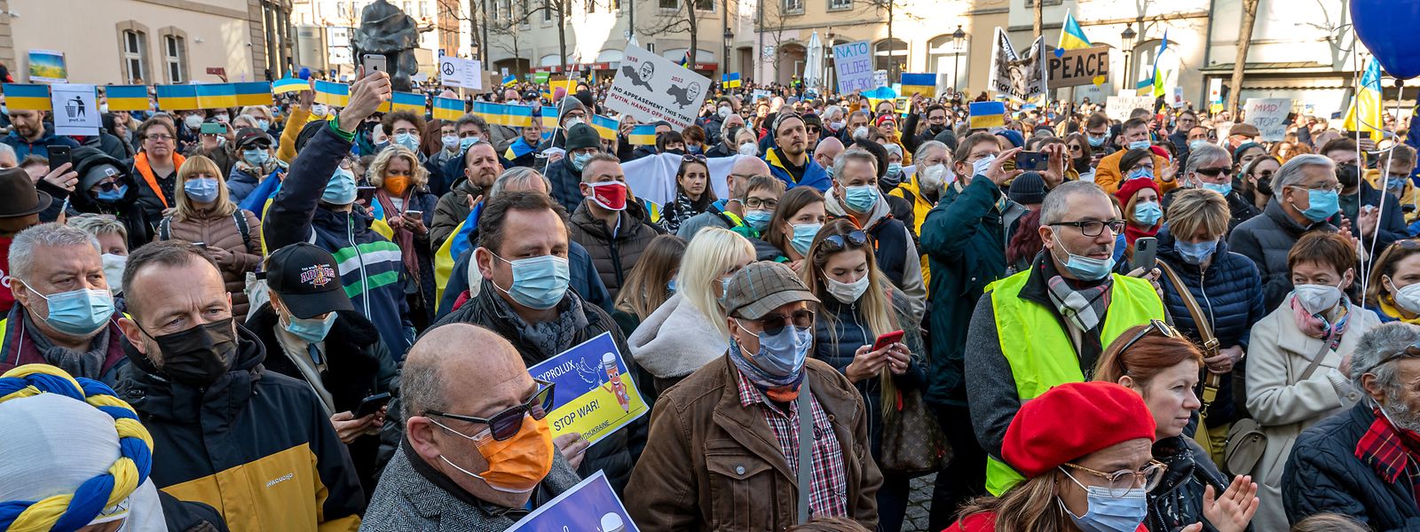 Quelque 3.000 personnes sont descendues dans les rues de Luxembourg pour manifester leur soutien à l'Ukraine.