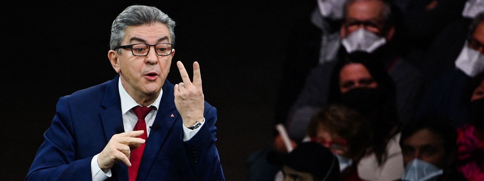 Le candidat insoumis Jean-Luc Mélenchon a dénoncé devant quelque 8.000 sympathisants, dans un meeting à Montpellier, les «inégalités» sociales et les «profiteurs de crise».