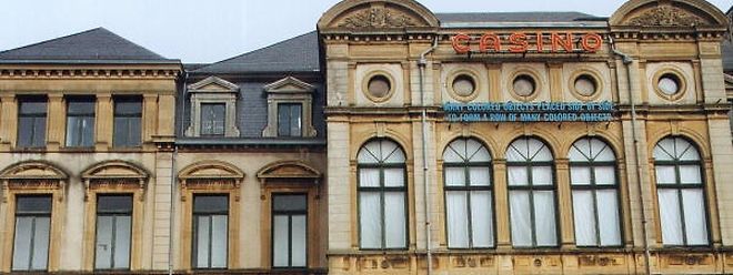 Le Casino Luxembourg Forum d'art contemporain solidaire de son ancien directeur.