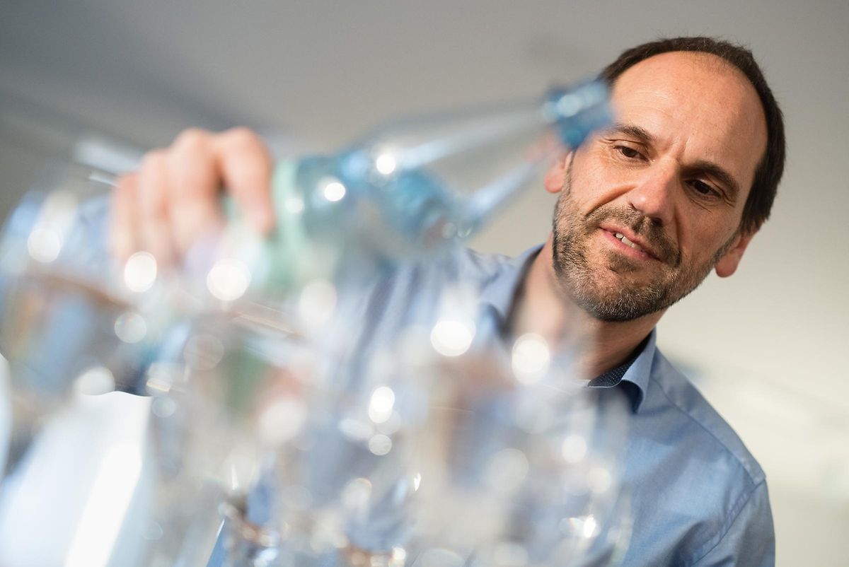 Peter Schropp ist Wassersommelier an der Doemens Akademie in Gräfelfing bei München. 